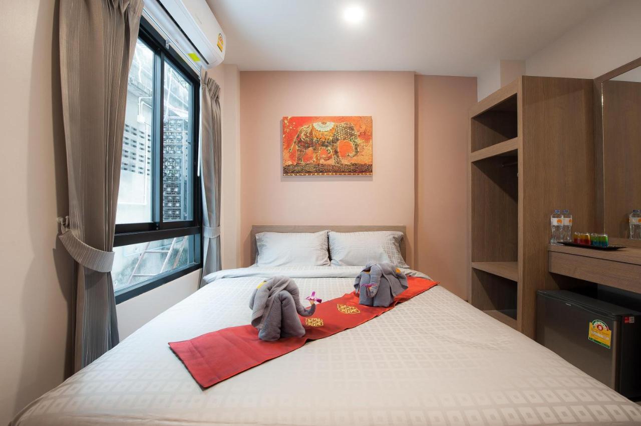 เดอะ มูนไนท์ โฮเต็ล Hostel กรุงเทพมหานคร ภายนอก รูปภาพ