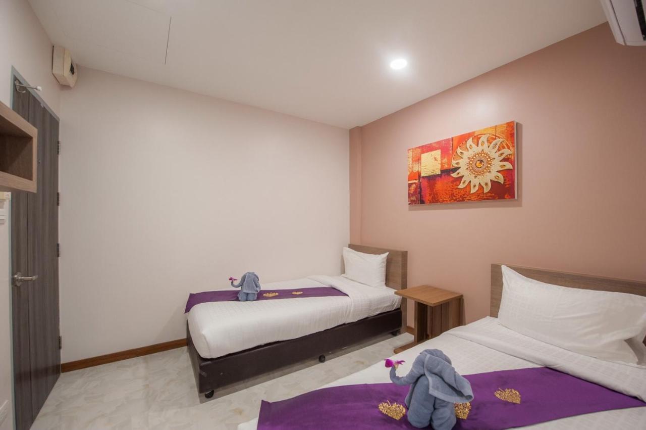 เดอะ มูนไนท์ โฮเต็ล Hostel กรุงเทพมหานคร ภายนอก รูปภาพ