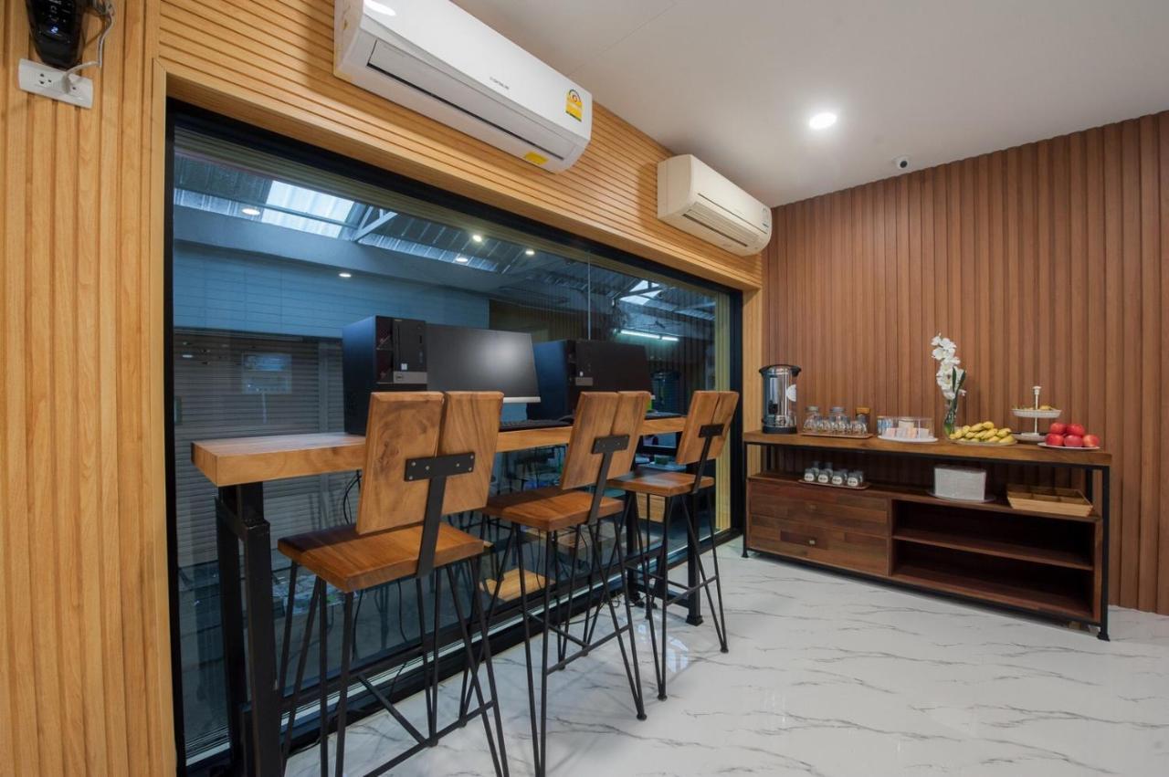 เดอะ มูนไนท์ โฮเต็ล Hostel กรุงเทพมหานคร ภายนอก รูปภาพ