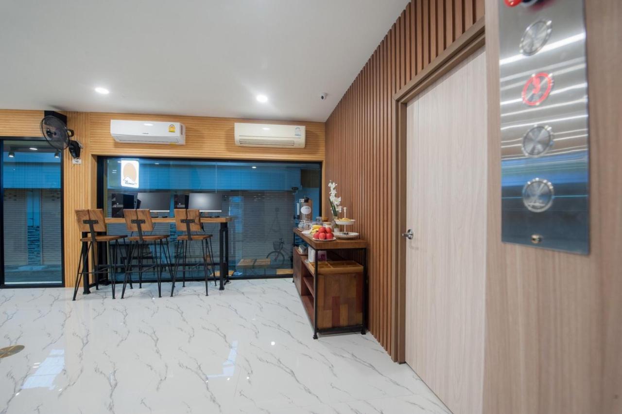 เดอะ มูนไนท์ โฮเต็ล Hostel กรุงเทพมหานคร ภายนอก รูปภาพ